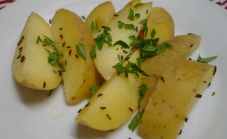 Nové brambory vařené