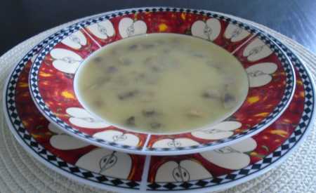 Hrášková polévka s houbami