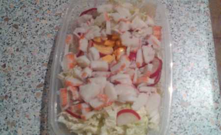 Zeleninový salát s krabími tyčinkami II