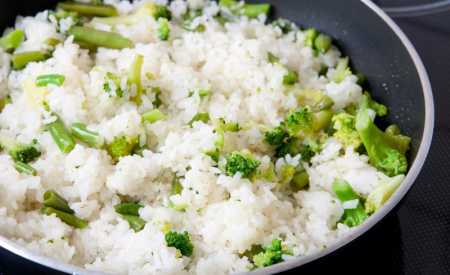 Dušená rýže s brokolicí